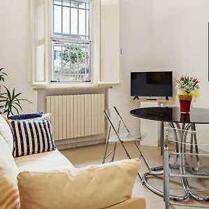 https://palazzo-dei-diamanti-apartment.emilia-romagnahotels.net